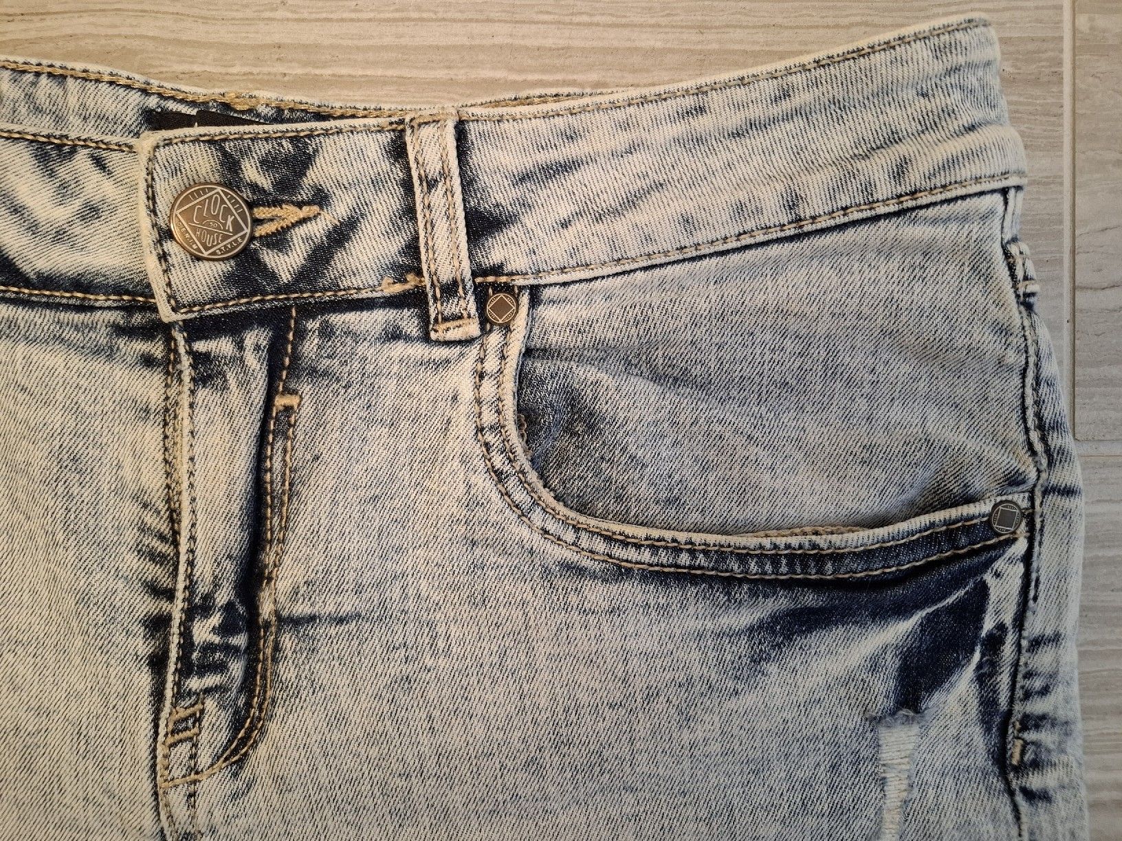 Jeans: short en jeans taille 38 – Gebraucht aus Ecublens FR von ame_y8tq 2