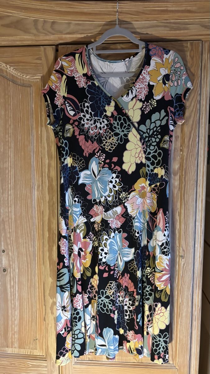 Vestiti: Sommerliches Blumenkleid, Wickeloptik, – Usato da Balsthal venduto da wasserente 2
