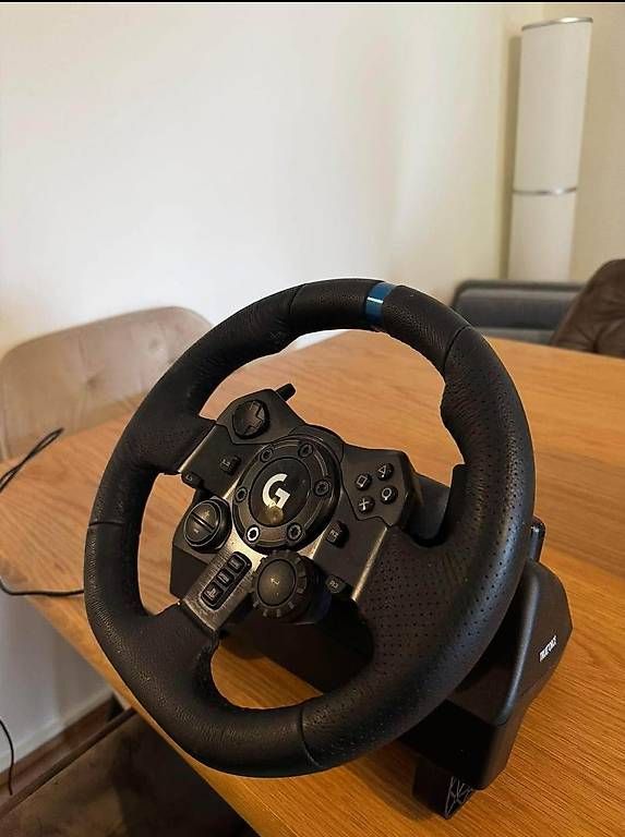 Controller: Logitech G G923 Trueforce for PC and PlayStation – Usato da Winterthur venduto da electone 4
