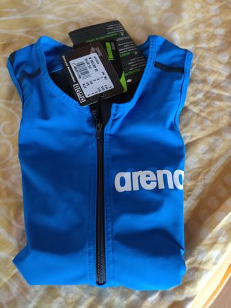Arena Gr. S, sehr schönes TriTop NP CHF 100