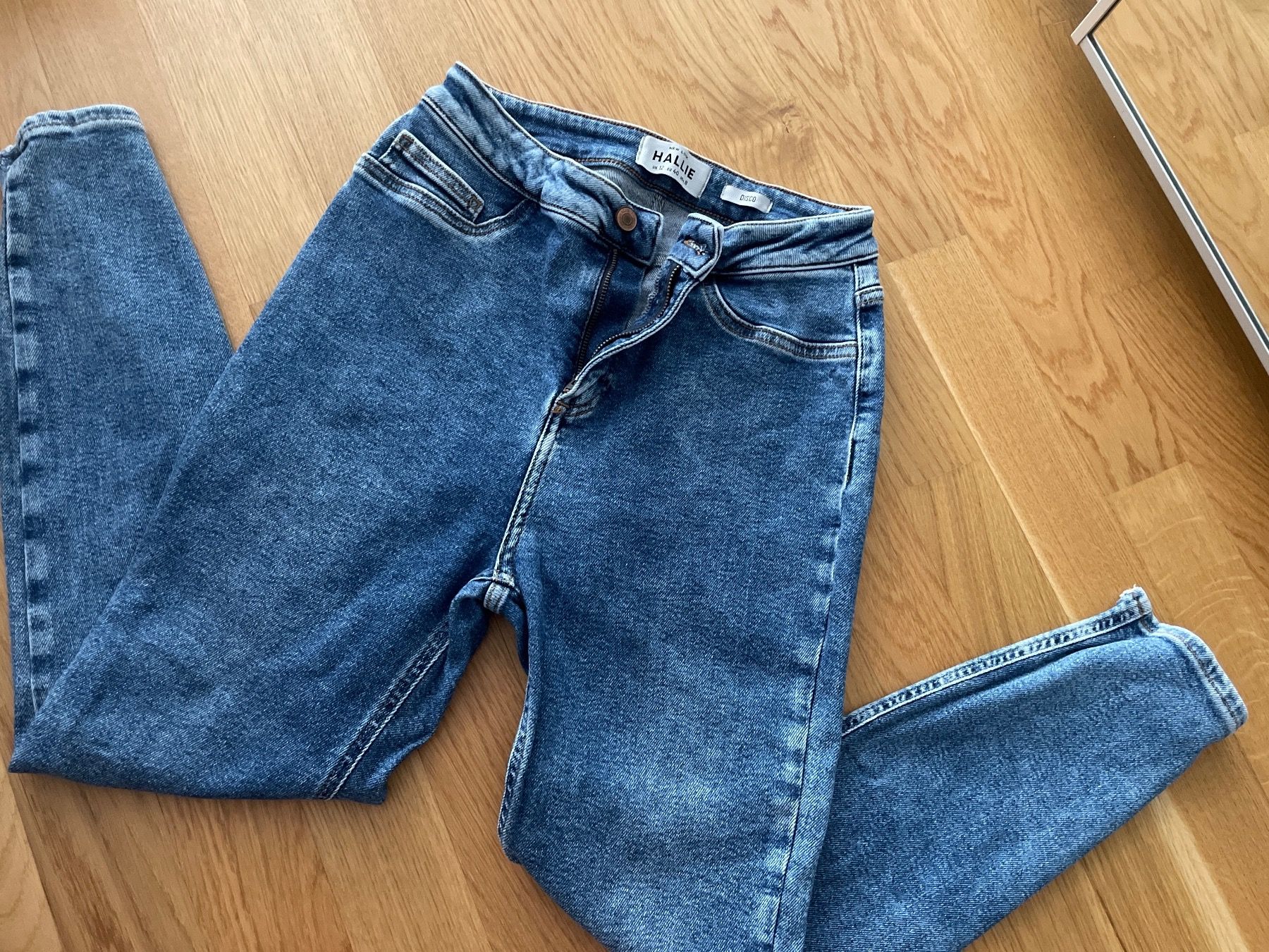 Jeans: Hallie Jeans | EU40 – Usato da Niederrohrdorf venduto da jasmiinw