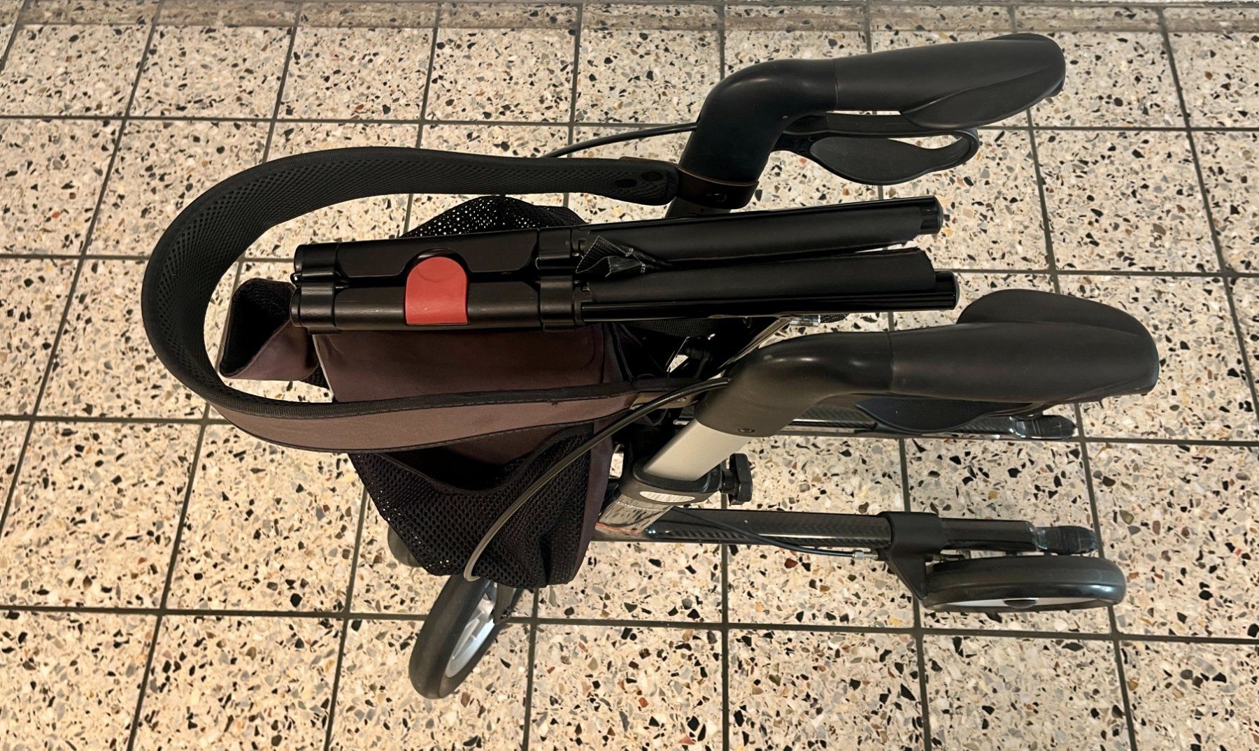 Ausili per la deambulazione: Leichter Carbon Rollator Athlon SL XtraMobil. – Usato da Zürich venduto da Dmbz 6