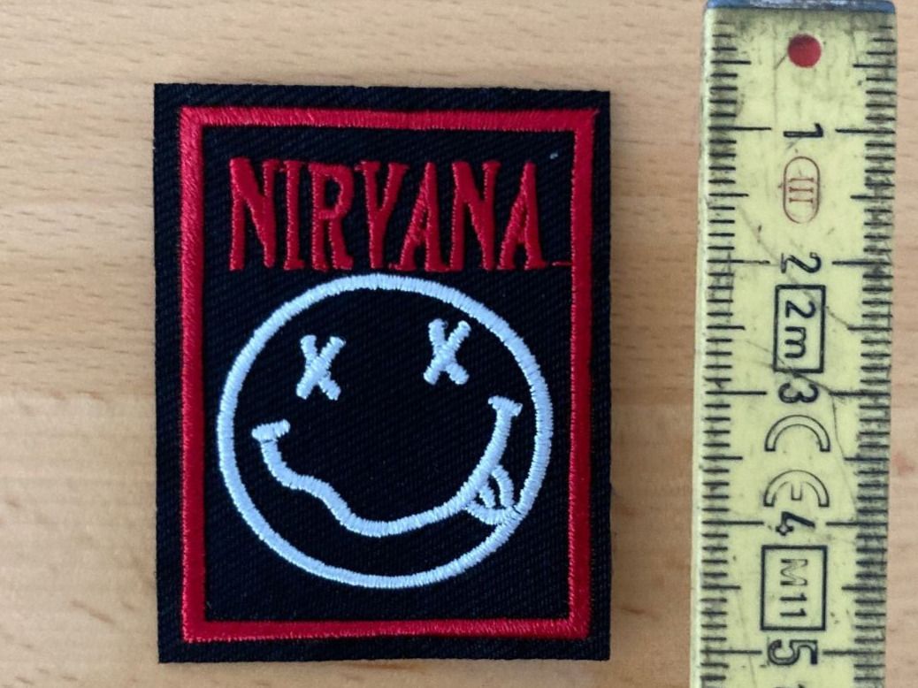 Toppe: Nirvana Mini Patch Sticker Aufnäher Metal Rock Band 5 – Nuovo (secondo la descrizione) da Horn venduto da abutre72