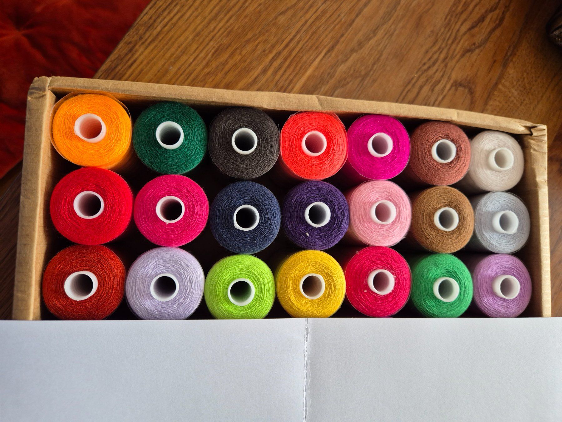 Cordelettes & Fils: Nähgarn-Set, 21 Rollen, verschiedene Farben, – Neuf (Voir description) à Läufelfingen par Netti04