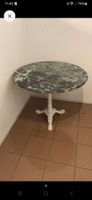 Tavolo rotondo in marmo verde e piede in ghisa