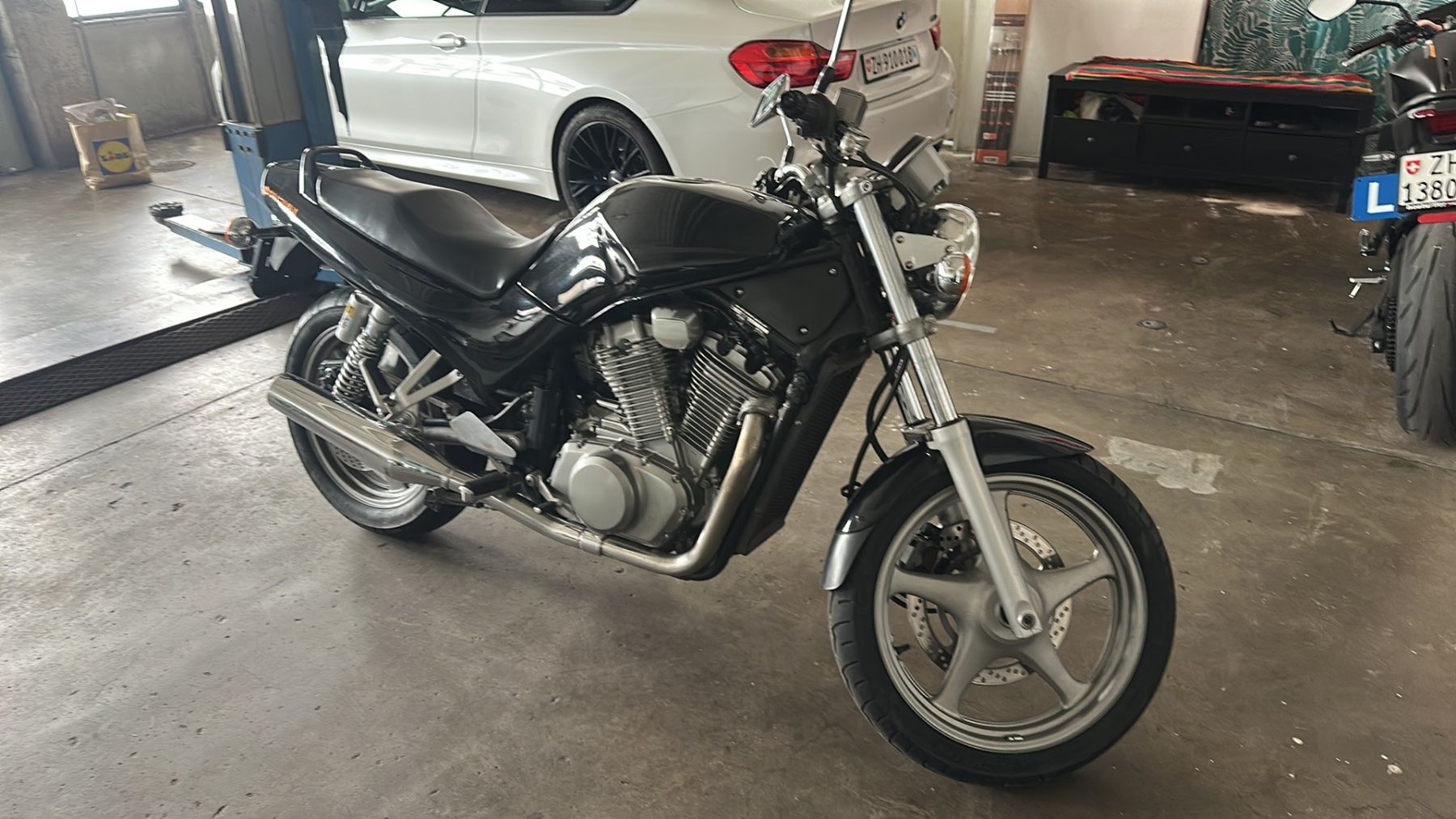 Suzuki Strada: SUZUKI VX800 – Usato da Horgen venduto da kas_9d9y