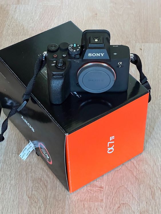 Sony a7 IV inkl. 5 Akkus und Ladegerät. | Kaufen auf Ricardo