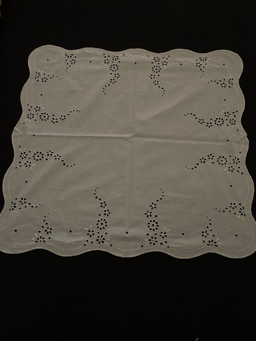 Sonstige Tischwäsche: Deckchen/Mitteldecke weiss  60x60cm – Gebraucht aus Allenwinden von Obalu 1