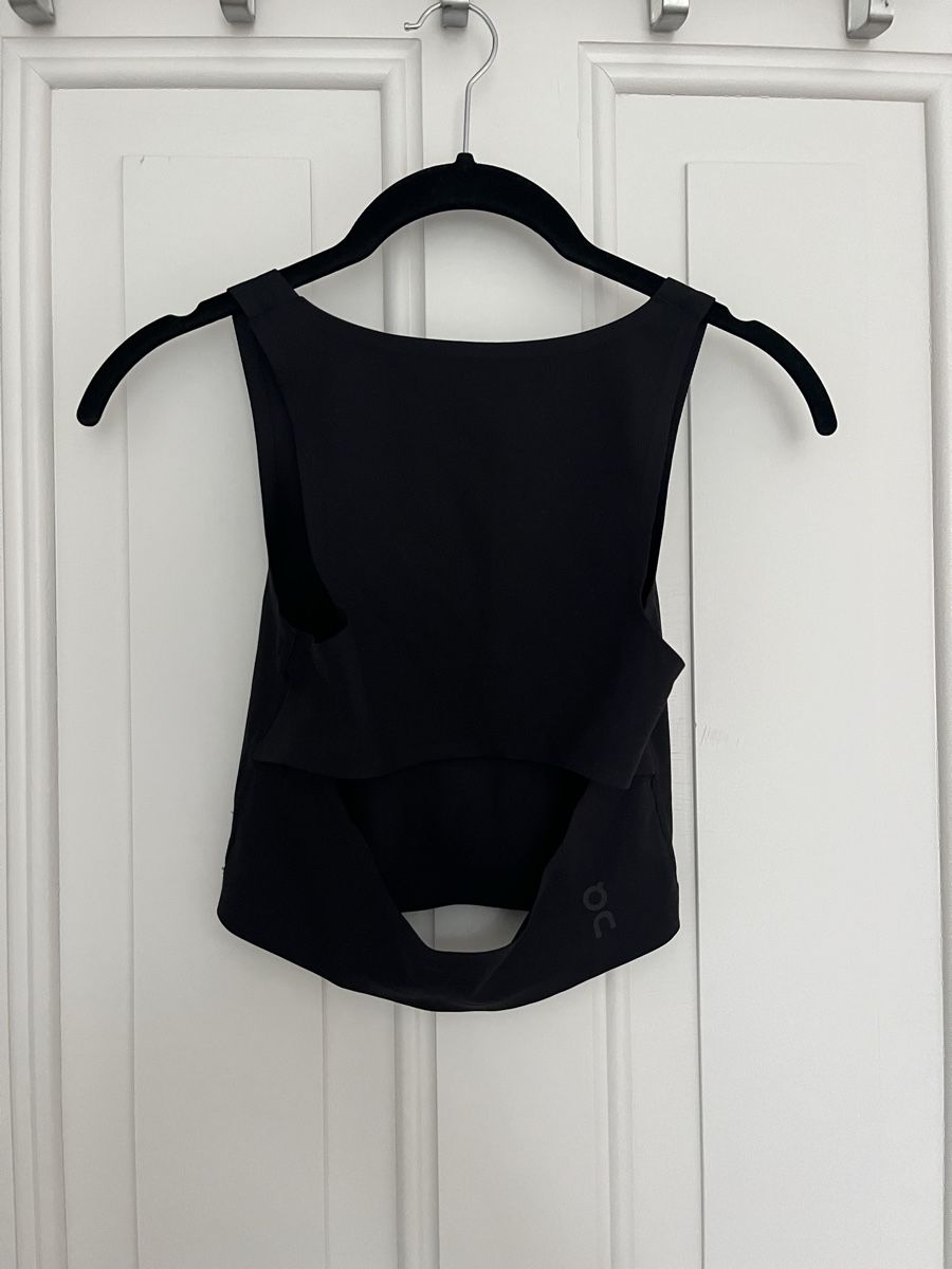 Tops: On Running Crop Top Black Size XS – Gebraucht aus Zürich von jul_855n 1