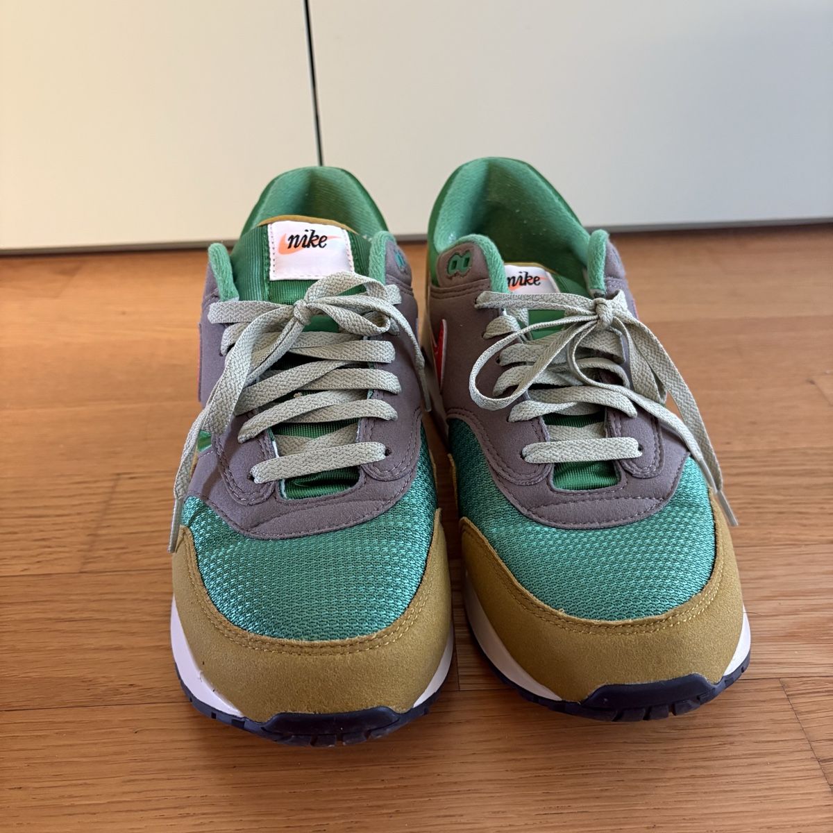 Nike Scarpe da uomo: Nike Air Max 1 86 Powerwall – Usato da Winterthur venduto da LaBodega 1