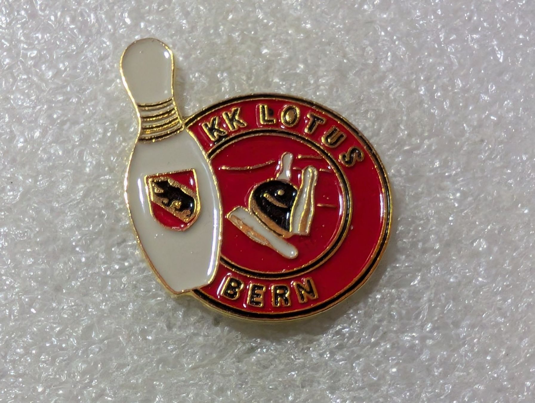 Placchette & Badge: Ansteckpin 103: KK Lotus Bern – Usato da Oppligen venduto da Pin-Fall-Shop