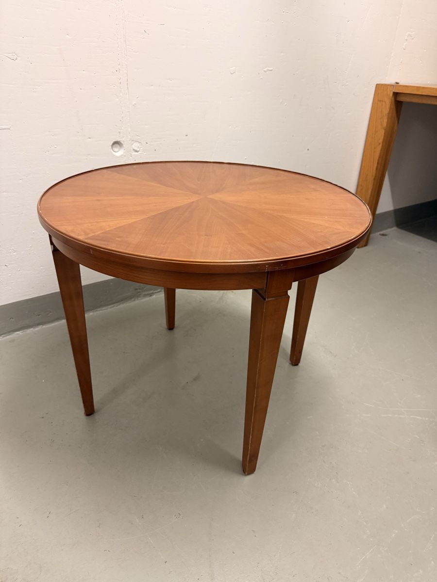Tische: Tisch aus Holz – Gebraucht aus Volketswil von habibeoez 2