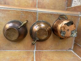 Lot de 2 tasses en cuivre  et métal divers usagées