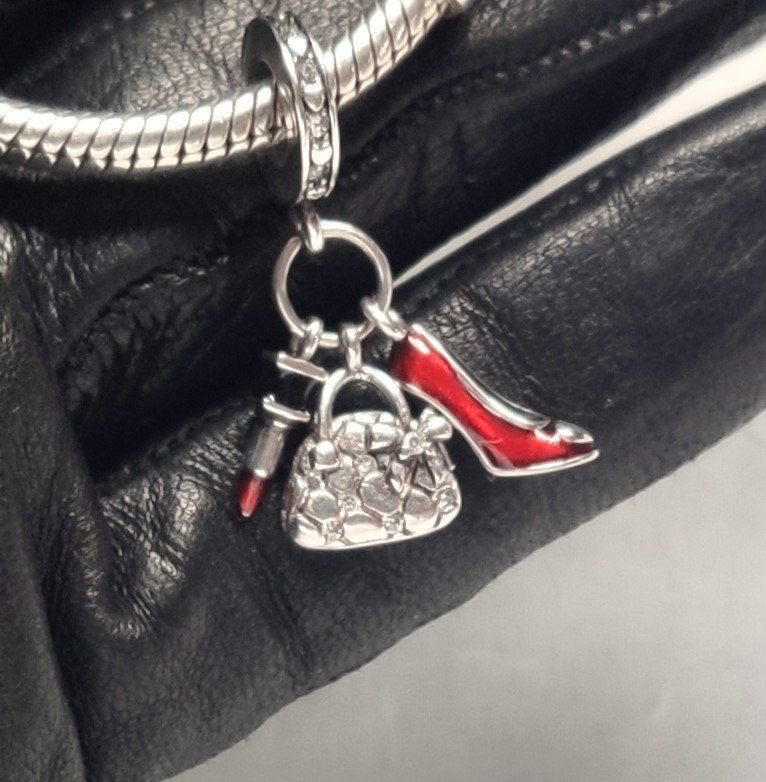Ciondoli: Charm für Armbänder. – Nuovo e nell'imballaggio originale da Lamboing venduto da Qtrica 2