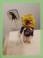 Waggis Keramikfigur mit Schild Handarbeit Unikat 29cm