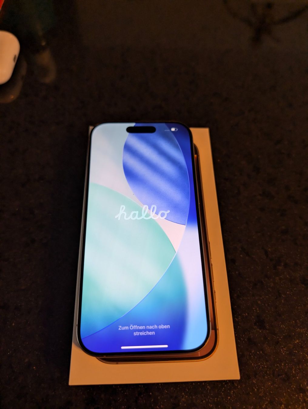 Apple Telefoni cellulari / Smartphones: iPhone 16 Pro Titan Wüstensand 128GB – Usato da Ittigen venduto da chrigu3063
