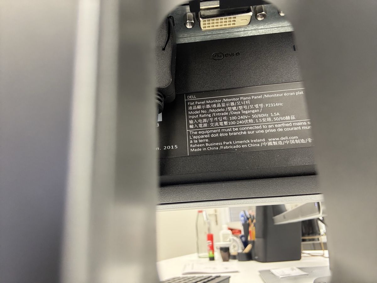 Ecrans: DELL P2314HC Bildschirm gebraucht 2015 – D'occasion à Trachslau par Sotano 1