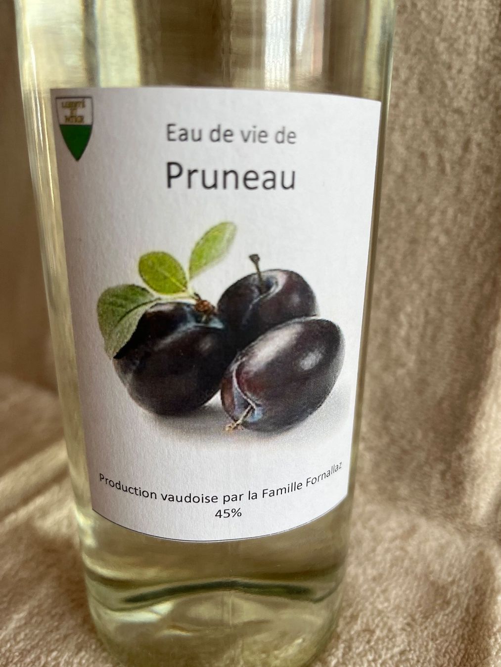 Bevande alcoliche: Bouteille d’eau de vie de Pruneau – Nuovo (secondo la descrizione) da Goumoens-la-ville venduto da sfornallaz 1