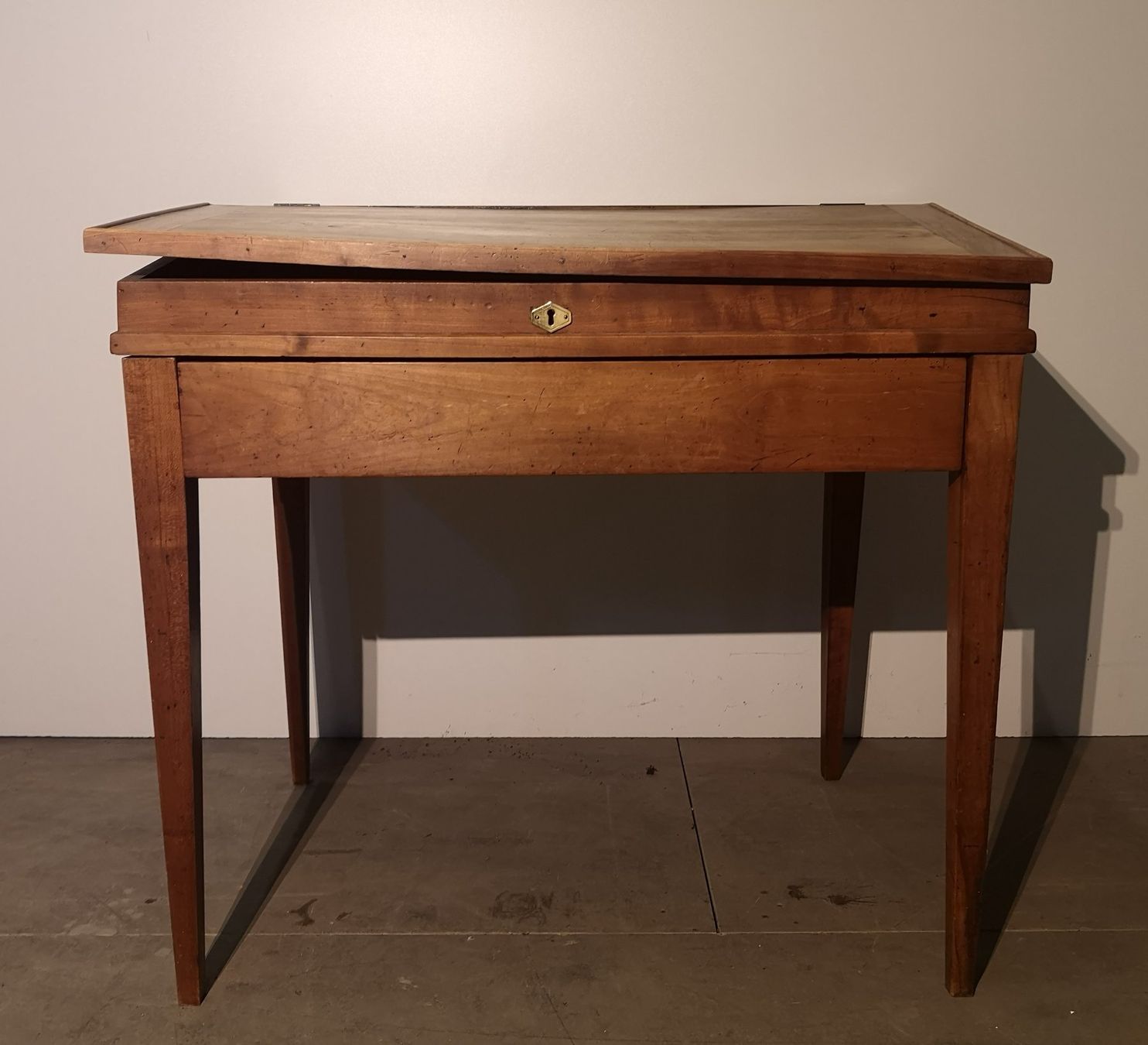 Scrivanie: Biedermeier Klapp-Schreibtisch mit Schubladen, Kirschbaum – Usato da Solothurn venduto da Sis_email