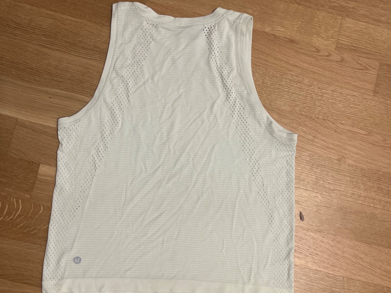 Lululemon T-shirt: Lululemon Damen Tanktop hellgelb size 6 – Usato da Neuchâtel venduto da min_g6ty