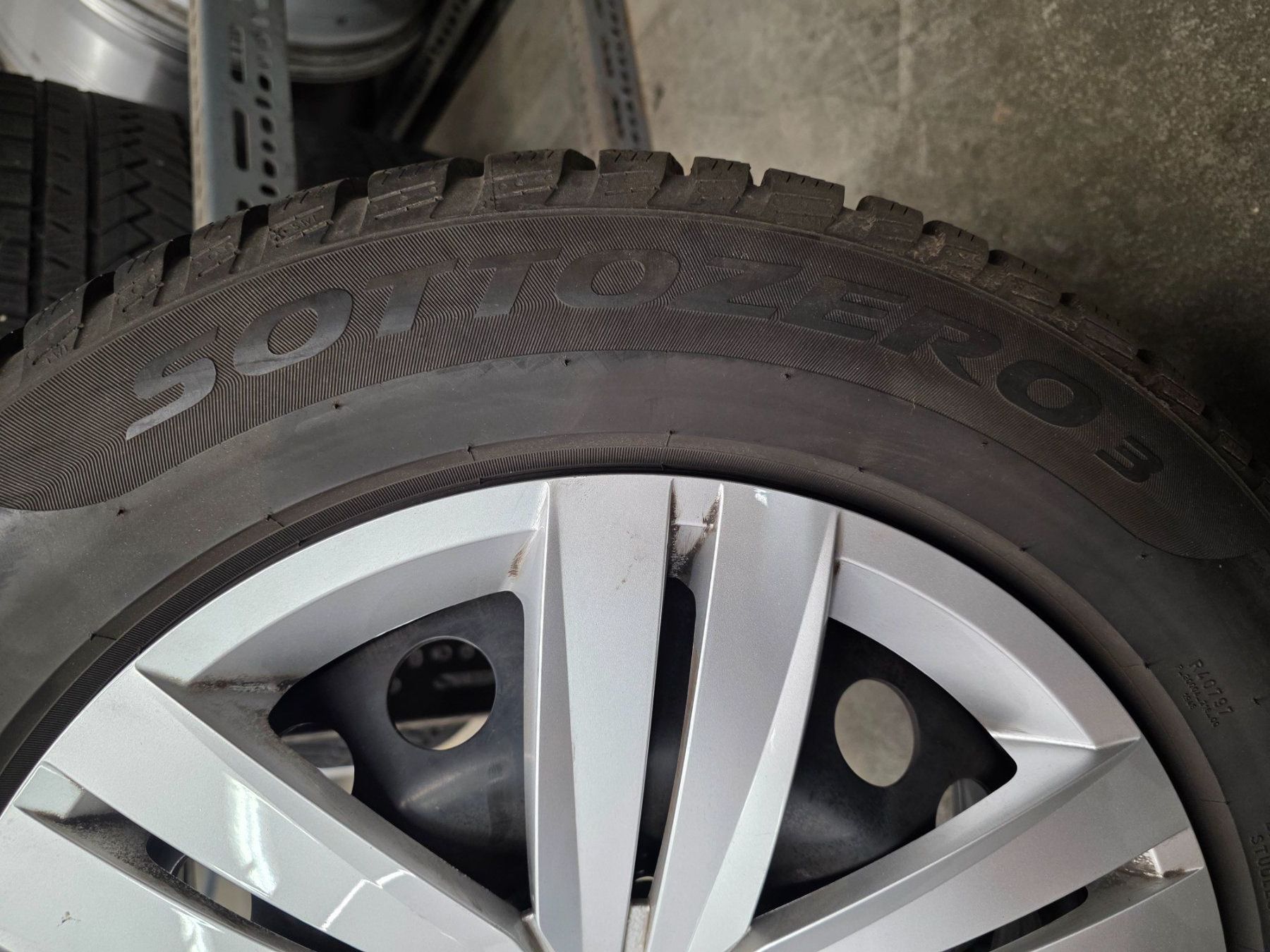 Volkswagen Pneus & Kompletträder: VW Touran Winterradsatz – Gebraucht aus Gähwil von schmidgarage9534 2