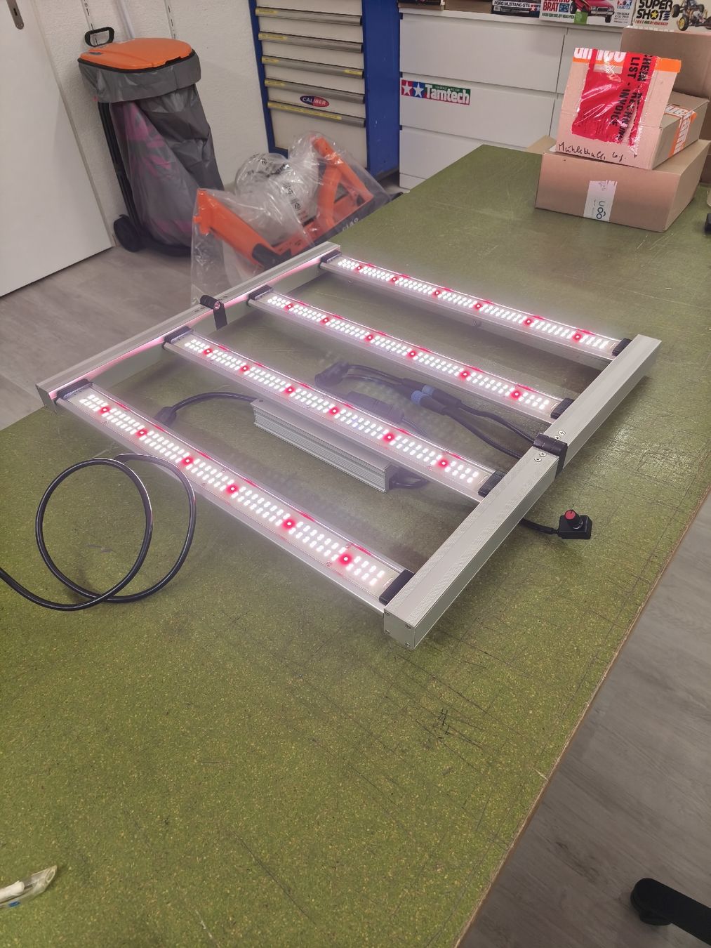 Autres: Gewächshaus Lampe  – D'occasion à Glattfelden par Optimus-Prime
