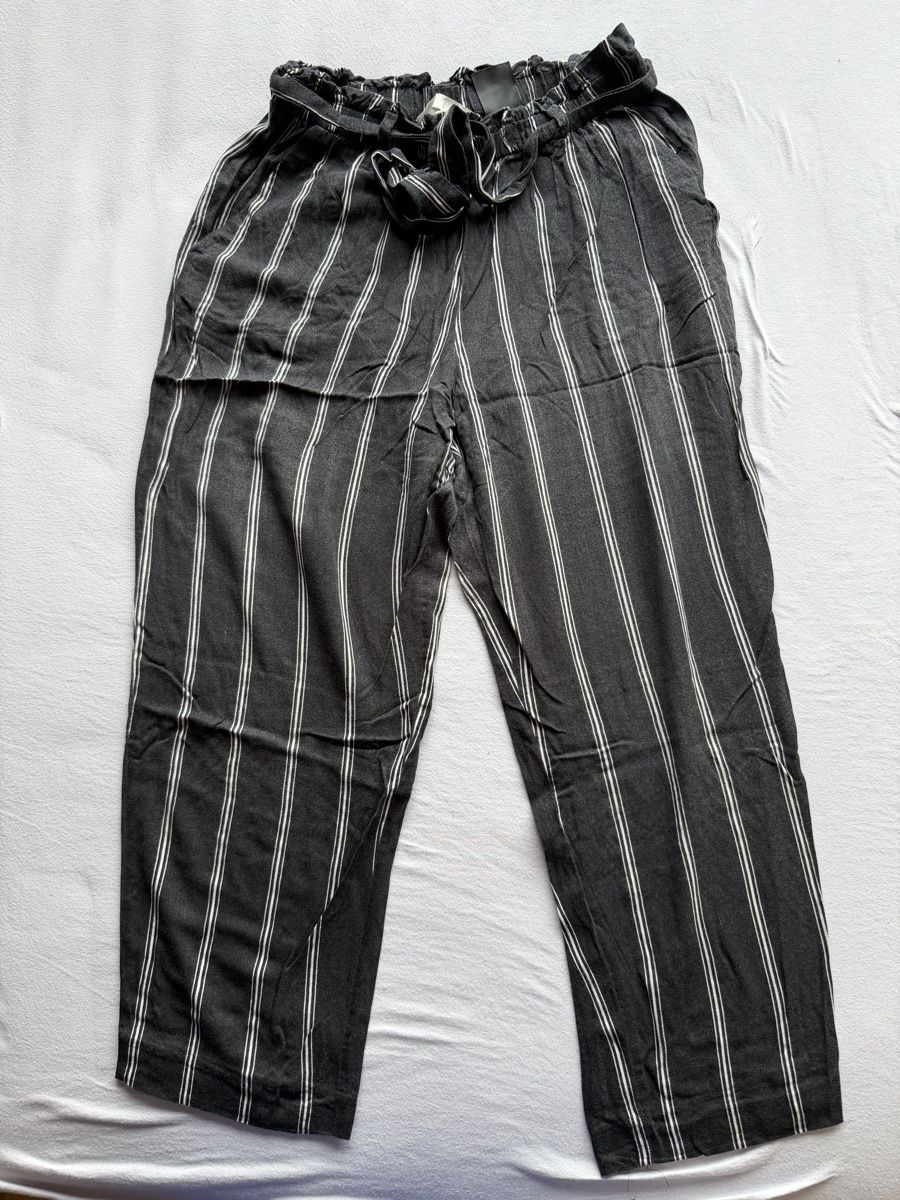 H&M Pantaloni: H&M Stoffhose / 40 – Usato da Kleinandelfingen venduto da lau_10