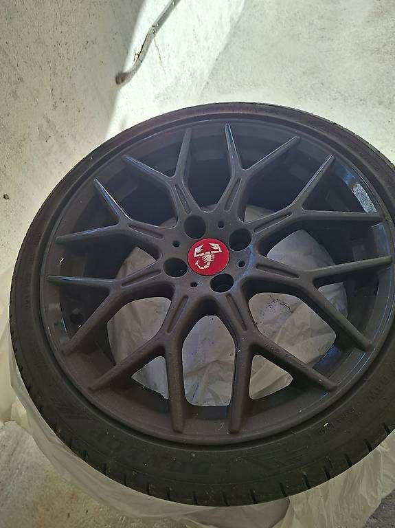 Abarth Cerchioni: Reifen mit Abarth Felgen – Usato da Dottikon venduto da uyis
