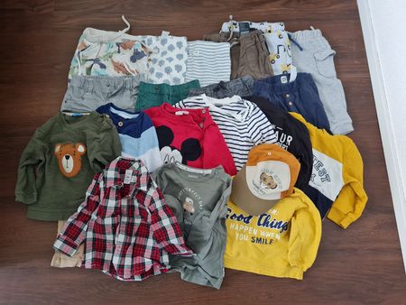Kleiderpaket mit 47 Stücken, Grösse 80