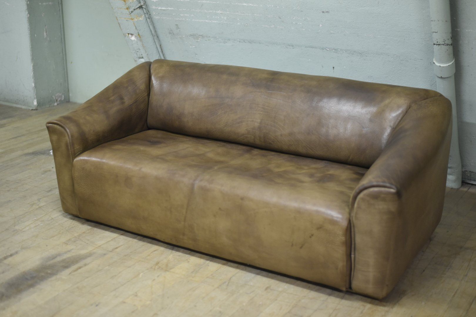 De Sede Divani: Designer Ledersofa De Sede DS47 + Ottoman – Usato da Lichtensteig venduto da UsedIN 6