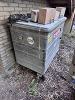 Container 