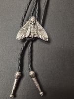 11) Bolo-Tie Westernkrawatte Totenkopffalter Silber Neu
