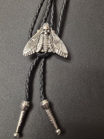 11) Bolo-Tie Westernkrawatte Totenkopffalter Silber Neu