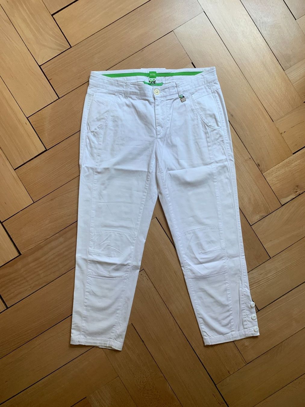 Hugo Boss Pantalons: HUGO BOSS - Caprihose weiss 36 – D'occasion à Zürich par Diazaio