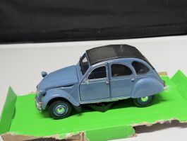 Modellauto Welly Citroen 2CV blau Massstab 1:24 defekt