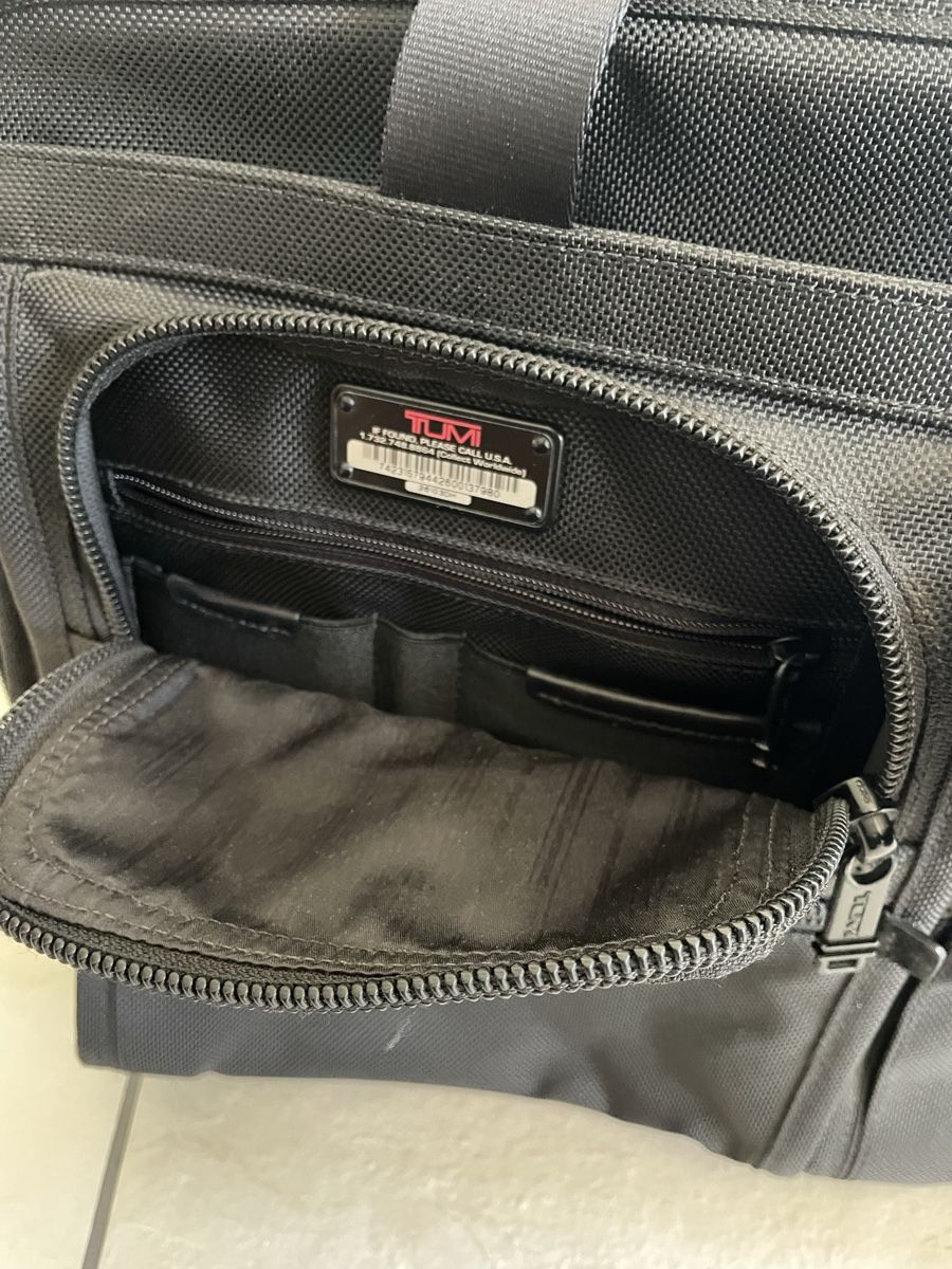 Tumi Valigie & Borse: TUMI Aktentasche / Handgepäck auf Rollen – Usato da Richterswil venduto da Prangins9 9