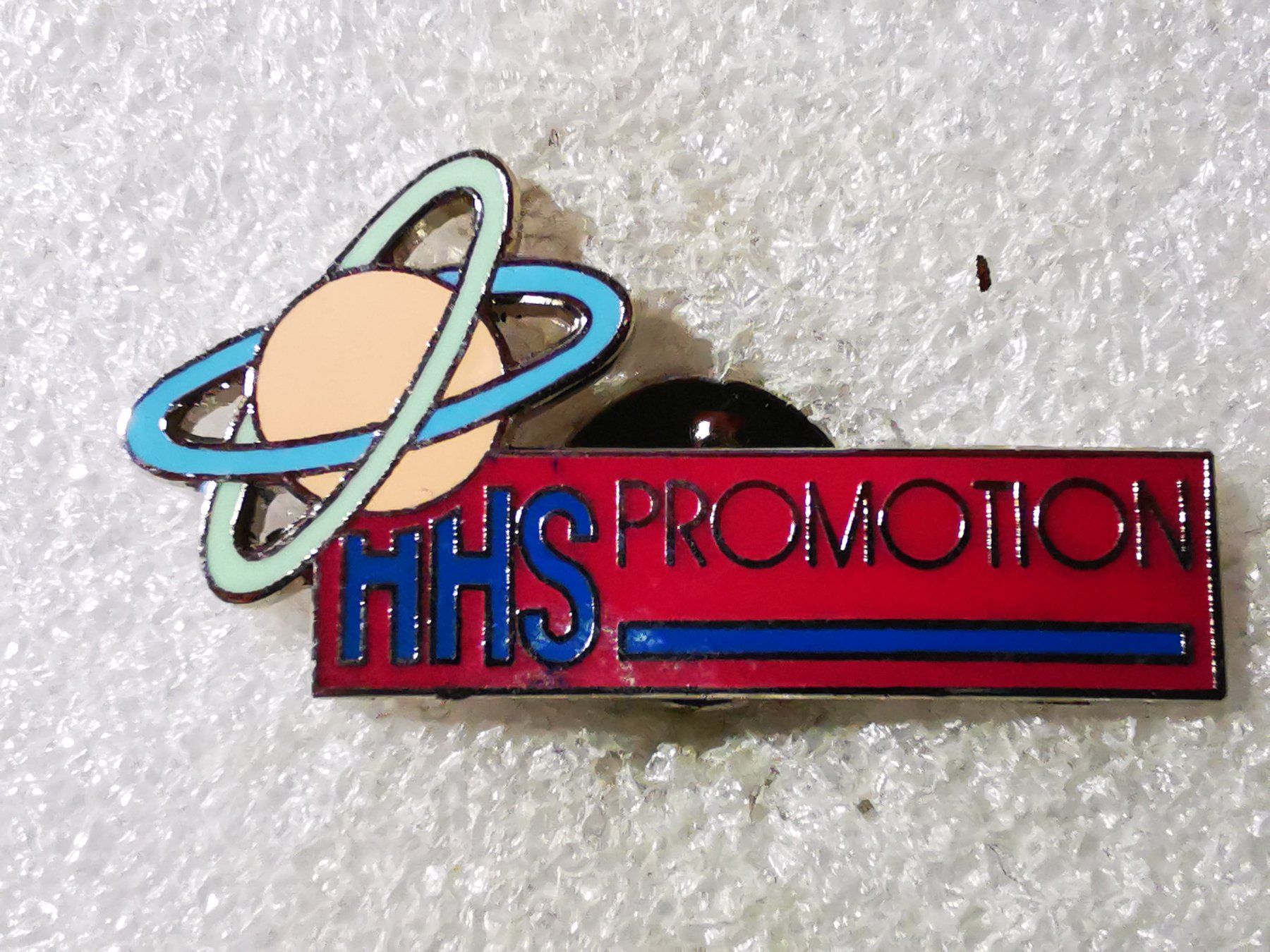 Plaketten & Abzeichen: Ansteckpin 88: HHS – Gebraucht aus Oppligen von Pin-Fall-Shop