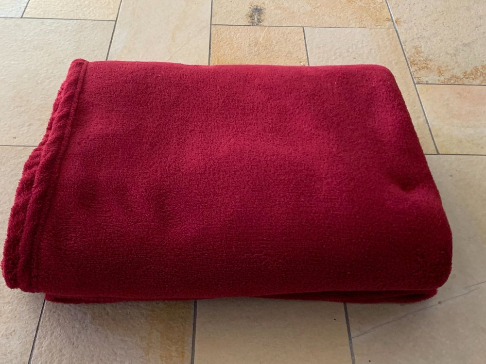 Neue dunkelrote Kuscheldecke | Kaufen auf Ricardo