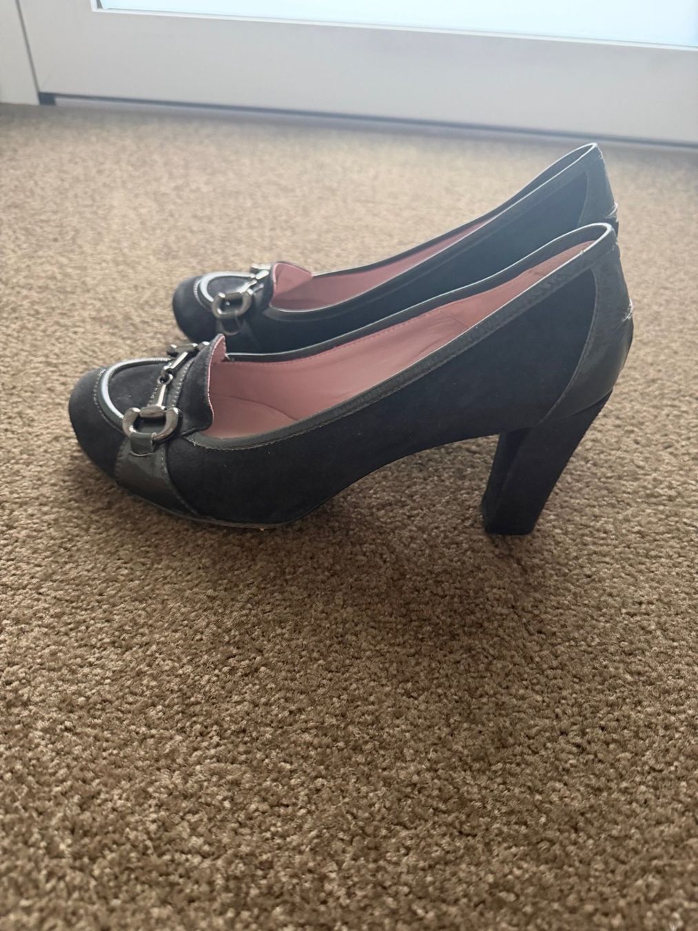 Scarpe da donna: Damenpumps aus Leder in Gr 40 – Usato da Therwil venduto da Sikike