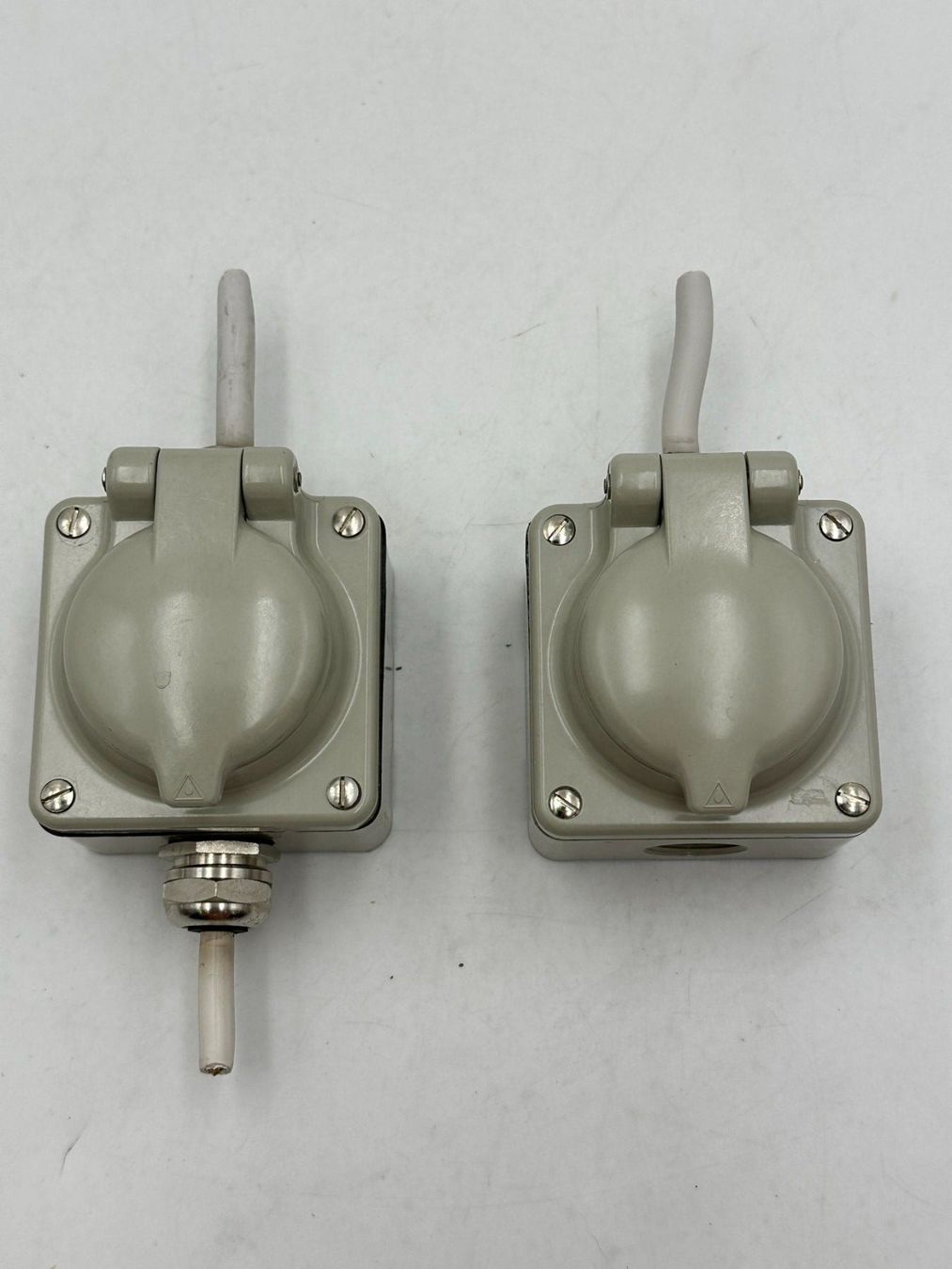 Stecker: 2x Feuchtraum Steckdose AP mit Klappdeckel Aussensteckdose – Gebraucht aus Luzern von Lager6640