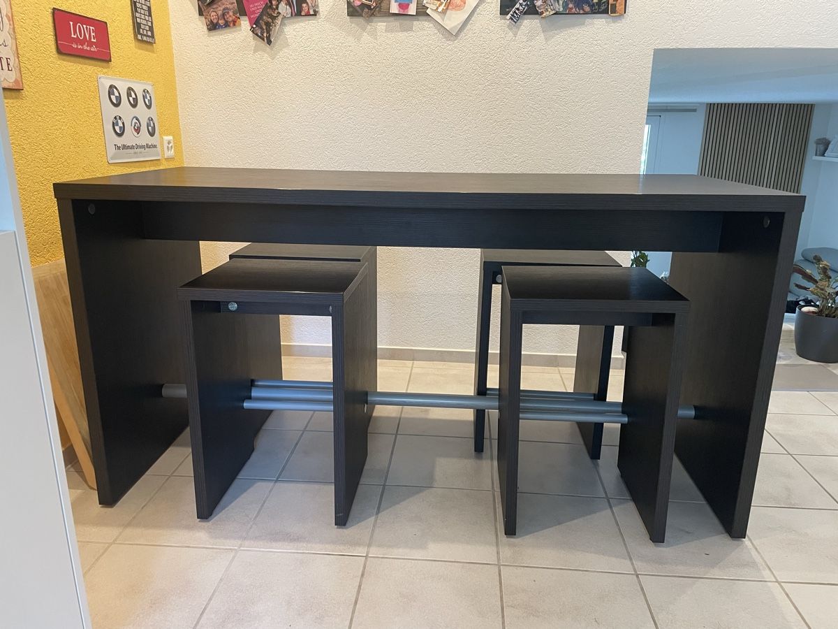 Tavoli: Bar/Stehtisch mit 4 passenden Hockern – Usato da Aesch ZH venduto da Apfelblau78 1