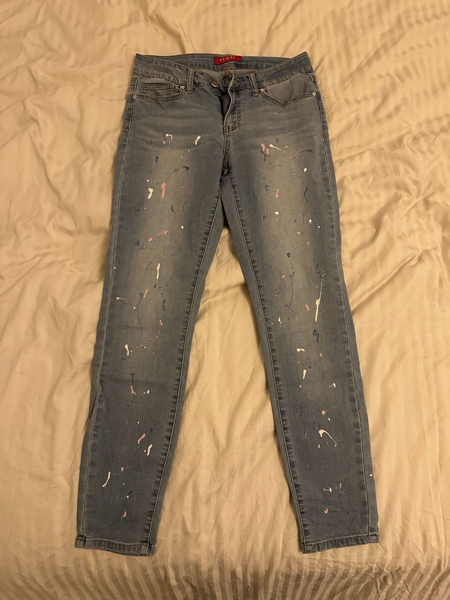 Guess Jeans: Guess Jeans mit Farbspritzern, hellblau – Usato da Dübendorf venduto da Magis_Stuff