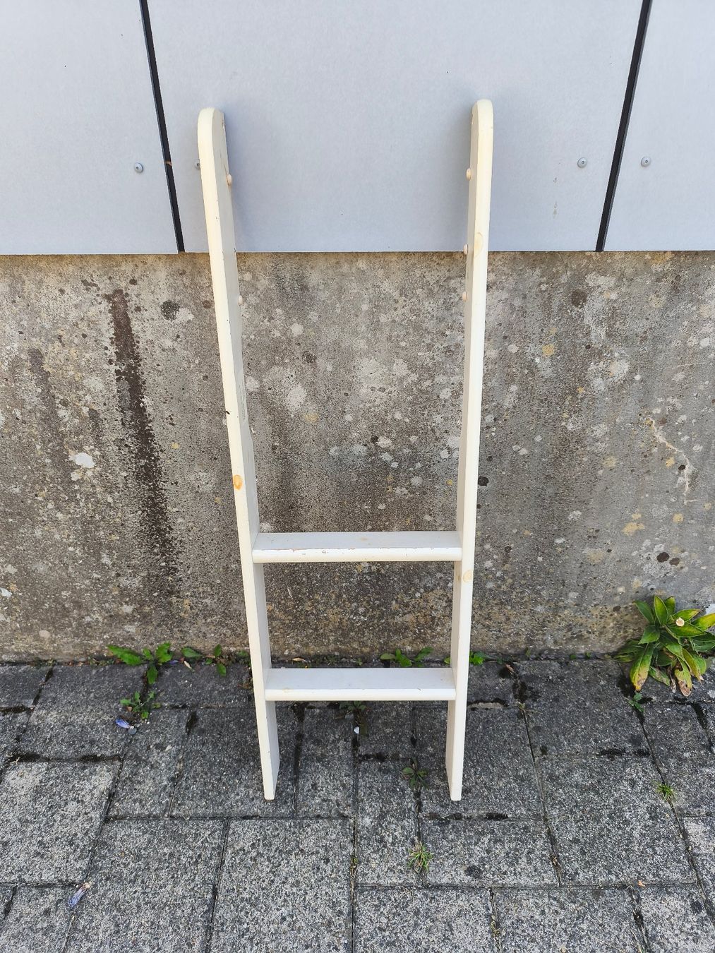 Letti: Halbhochbett weiss mit Maserung – Usato da Bettwiesen venduto da brisan 4