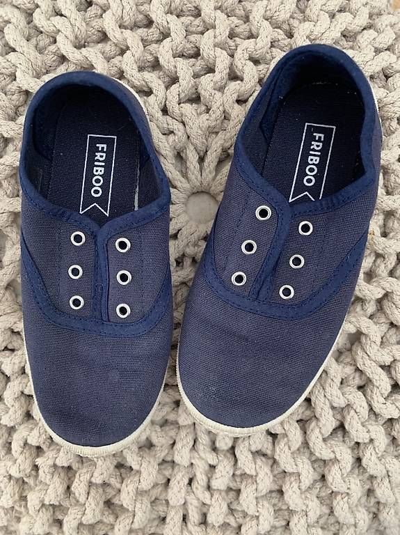 Schuhe für Jungen: Schuhe Grösse 30 – Gebraucht aus Otelfingen von che_26d5