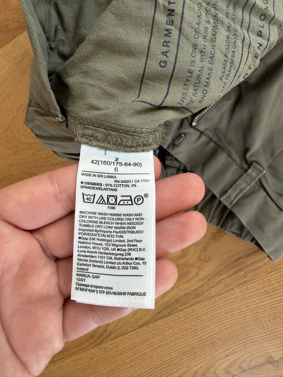 Gap Pantaloni: Olive Shorts from Gap, size 34 – Usato da Luzern venduto da kos_d7lh 4