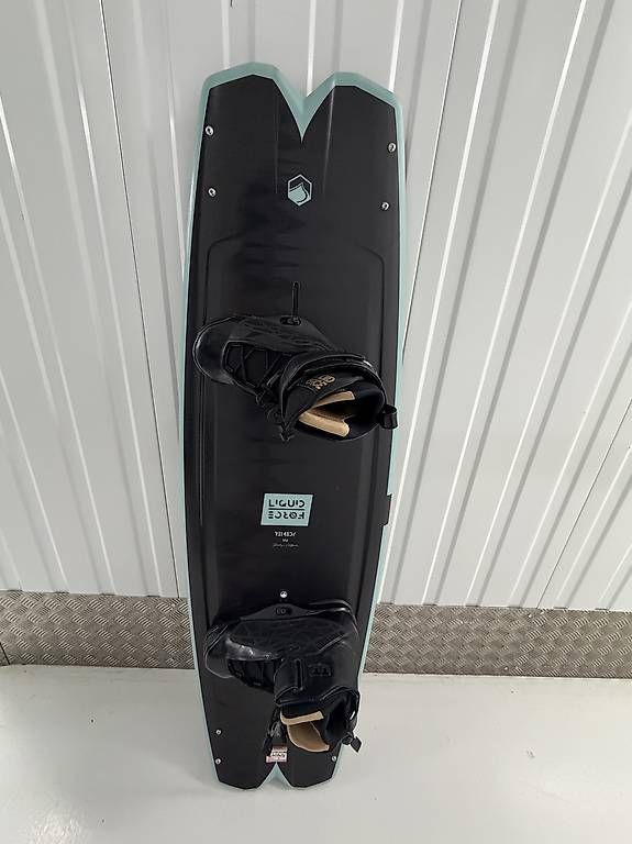 Tavole da surf e di nuoto: Wakeboard liquide Force Harvey Clifford Pro NP1290.- – Usato da Le Mont-sur-Lausanne venduto da swisssail 4