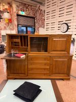 Massivholz-Schrank