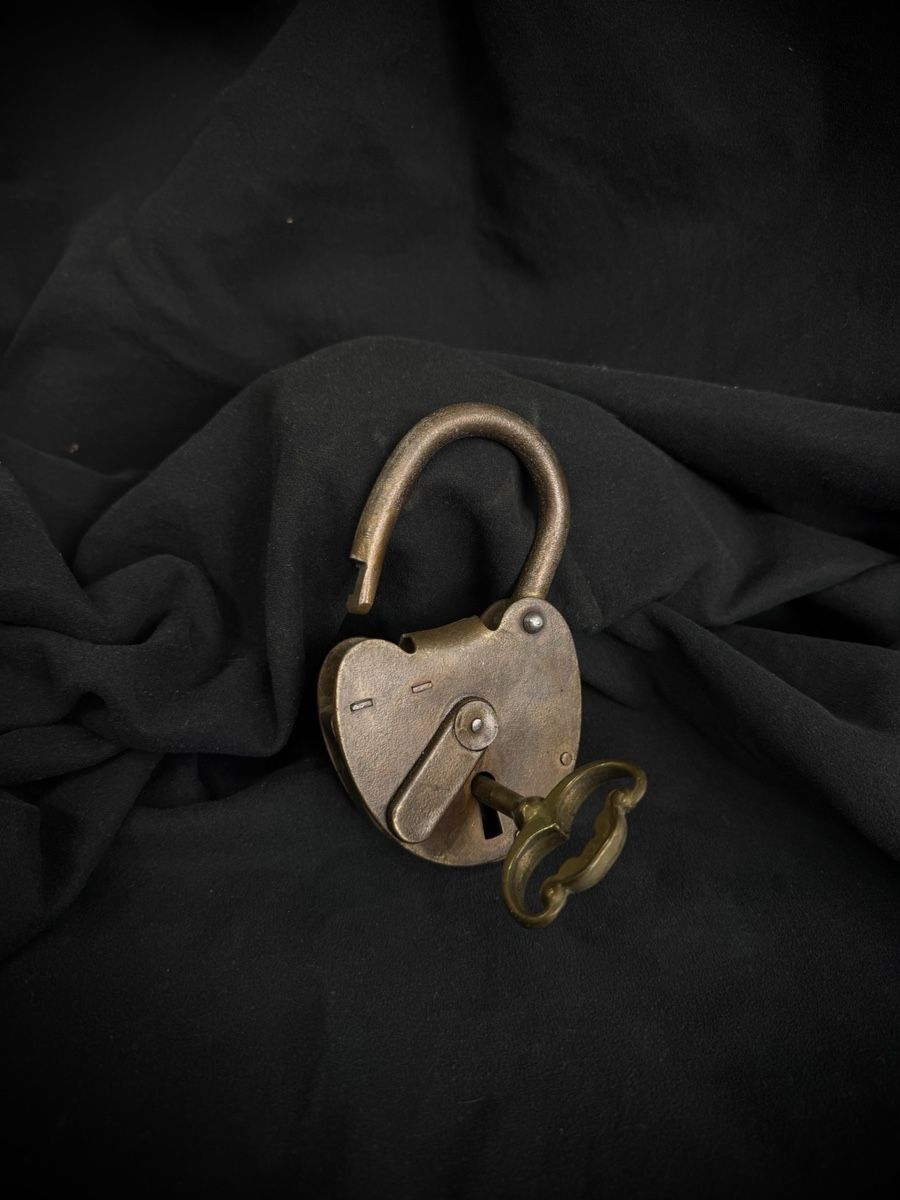 Schlösser: Heart Padlock with Key Antique Brass Lock – Gebraucht aus Bern von nkink