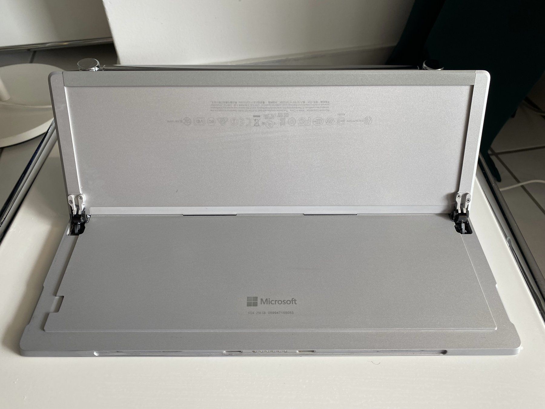 Microsoft Notebooks: Microsoft Surface Pro 4 1724 – Displayschaden defekt – Defekt aus Wetzikon ZH von BackToRetro 6
