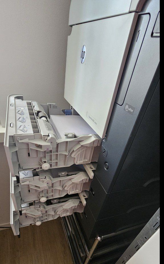 Hewlett Packard Stampanti: HP Laserjet 600 M602 – Usato da Bülach venduto da 8955a 1